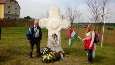 Honvéd sír Szentgyörgypuszta2014.04.05 017.jpg